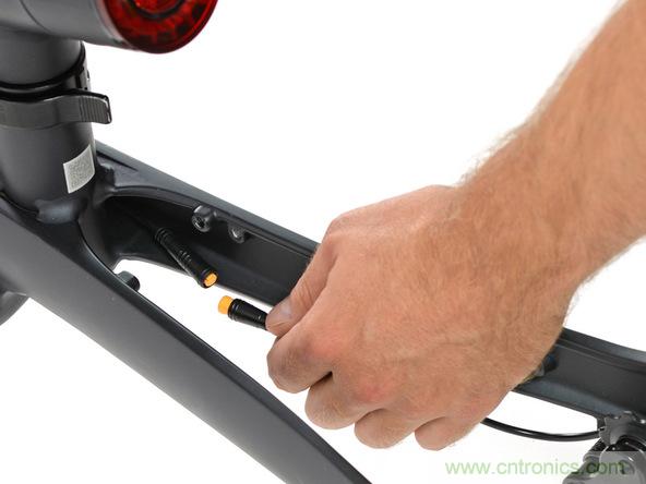 從電池到傳感器，完整拆解小米智能自行車