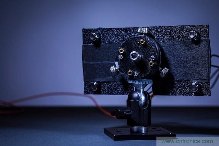 室內(nèi)激光無(wú)線充電新技術(shù)亮相，可媲美傳統(tǒng) USB 線纜