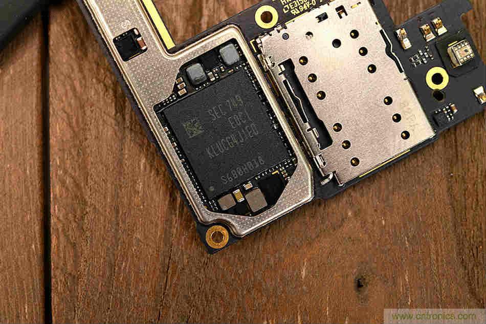 拆解魅族15 Plus：玩轉(zhuǎn)了新概念，但其工藝究竟如何？