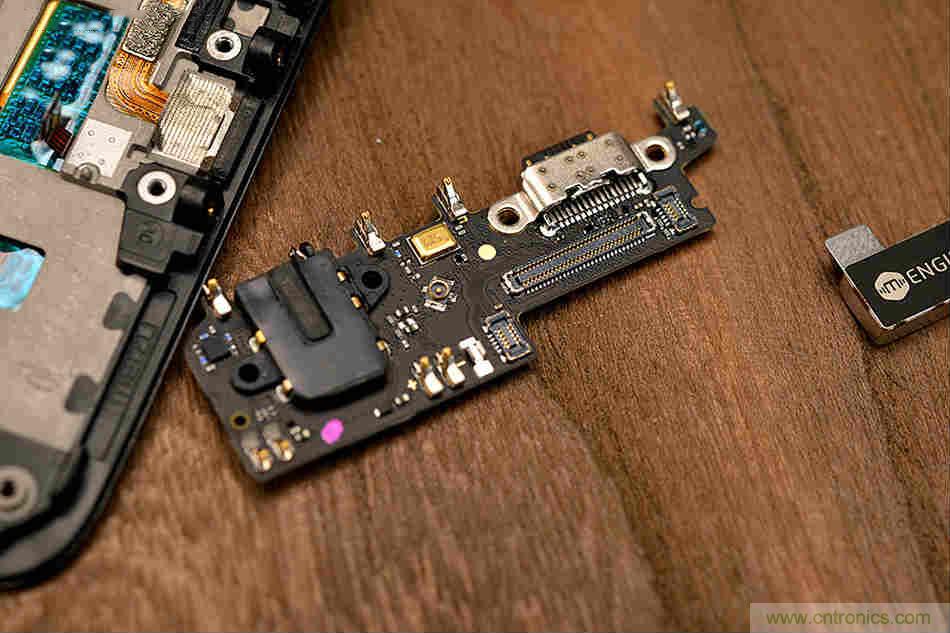 拆解魅族15 Plus：玩轉(zhuǎn)了新概念，但其工藝究竟如何？