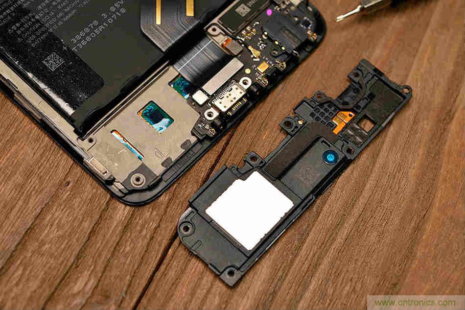 拆解魅族15 Plus：玩轉(zhuǎn)了新概念，但其工藝究竟如何？