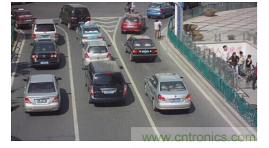 如何在車流涌動(dòng)的道路上運(yùn)用監(jiān)控系統(tǒng)？