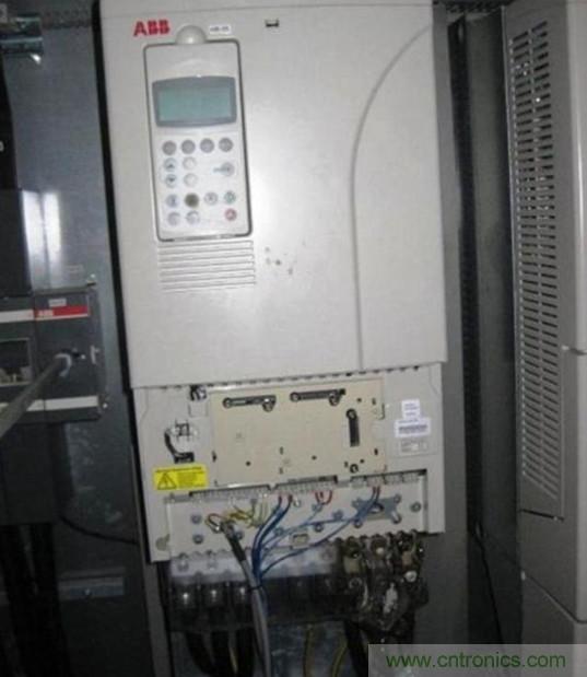 變頻器的輸出頻率調(diào)高，那么輸出電壓將如何提高？